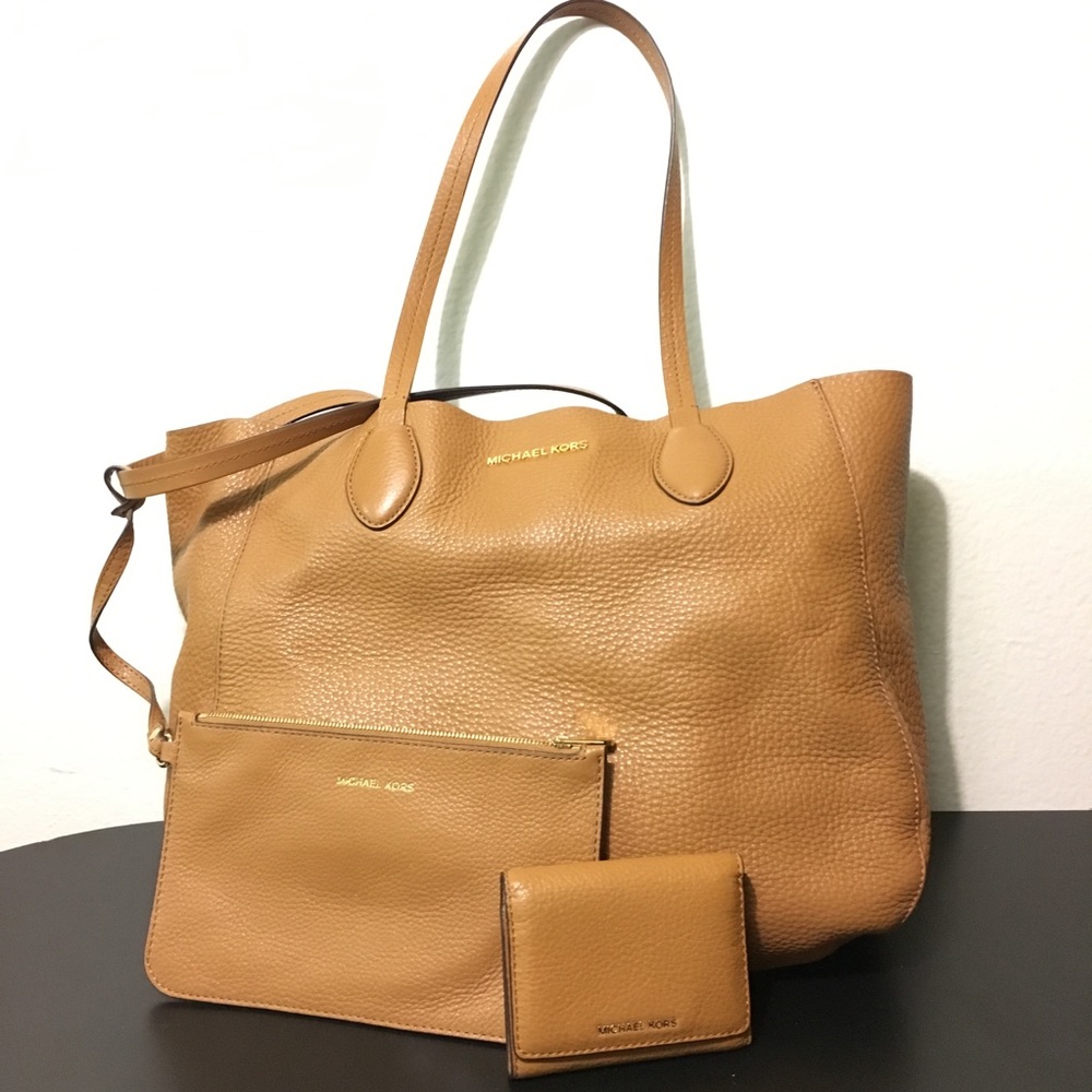 Michael Kors Mae Tote and Wallet Set
